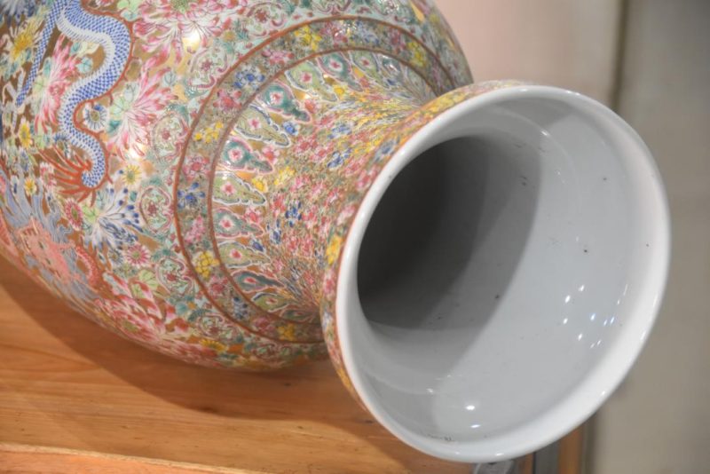 A Pair of Chinese Ceramic Vases Height:605mm - Image 3