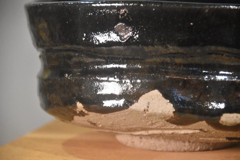 Black Oribe Tea Bowl in a Wooden box Width:168mm - Image 2