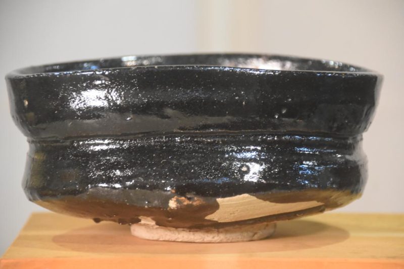 Black Oribe Tea Bowl in a Wooden box Width:168mm - Image 5