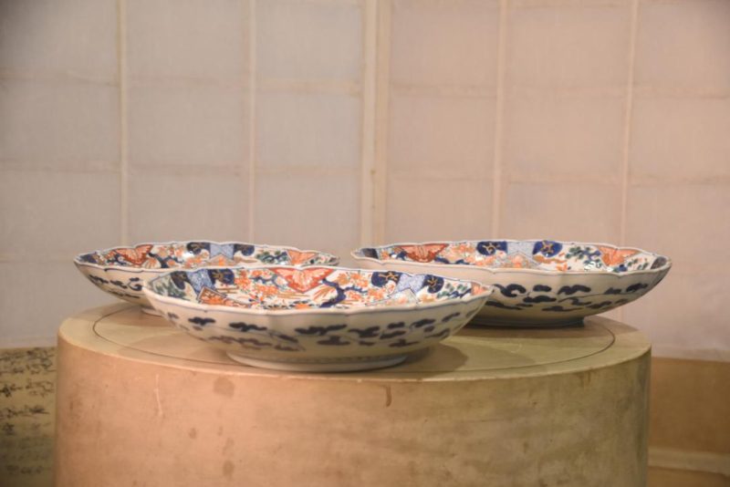 Set of 3 Japanese Imari Bowls Width:350mm - Image 6