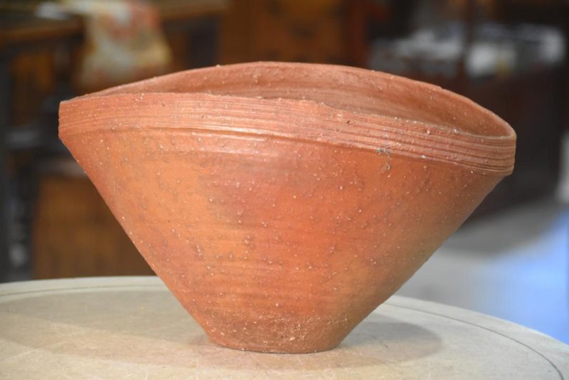 Bizen Pottery Bowl in a signed box Width:345mm - Image 6