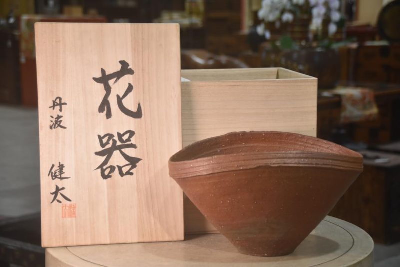 Bizen Pottery Bowl in a signed box Width:345mm - Image 7