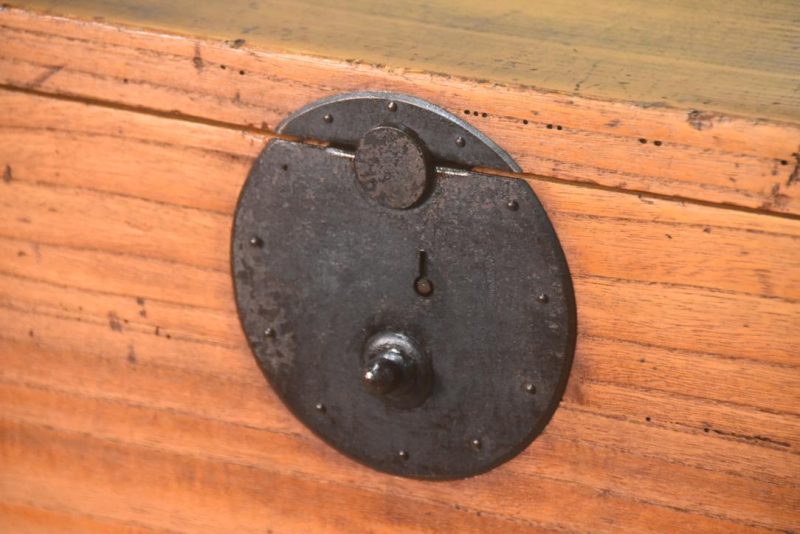 Antique Clothing Chest  Width:1150mm - Image 2