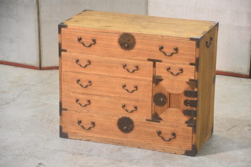 Antique Kodansu is a Small Chest Width:620mm