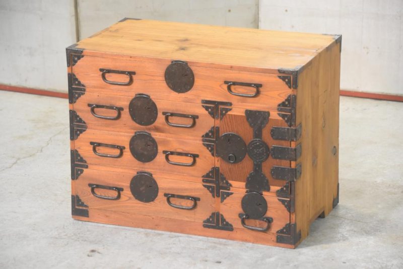 Antique Kodansu is a Small Chest Width:610mm