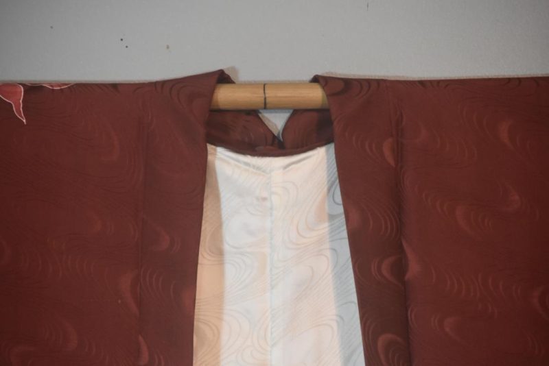 Maroon Waves Vintage Japanese Silk Haori Jacket - Image 3