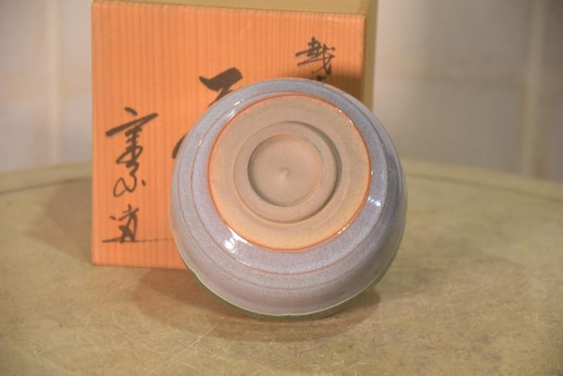 Mauve and Jade Chawan Tea Bowl in a Wooden box Width:120mm - Image 3