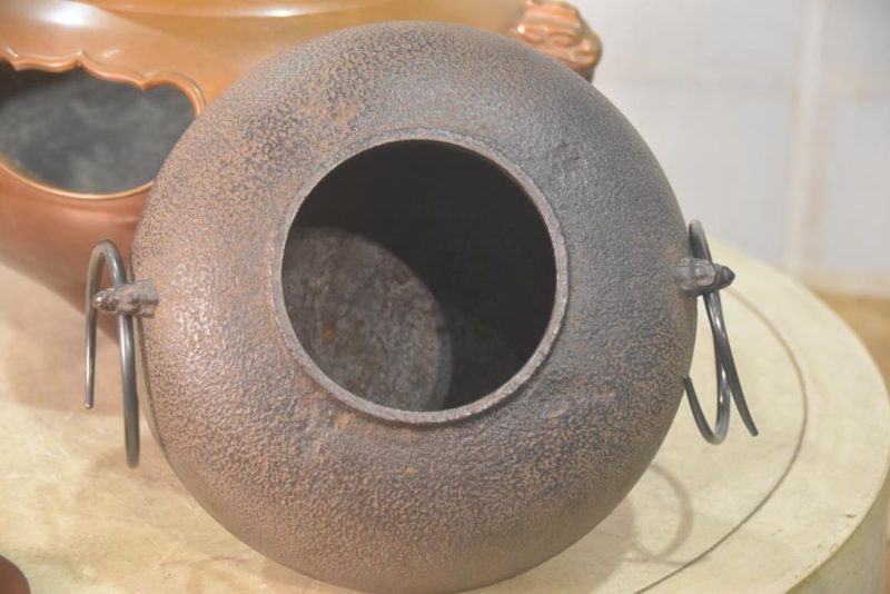 Cast Iron Chagama (Brazier and Kettle) Height:320mm - Image 4