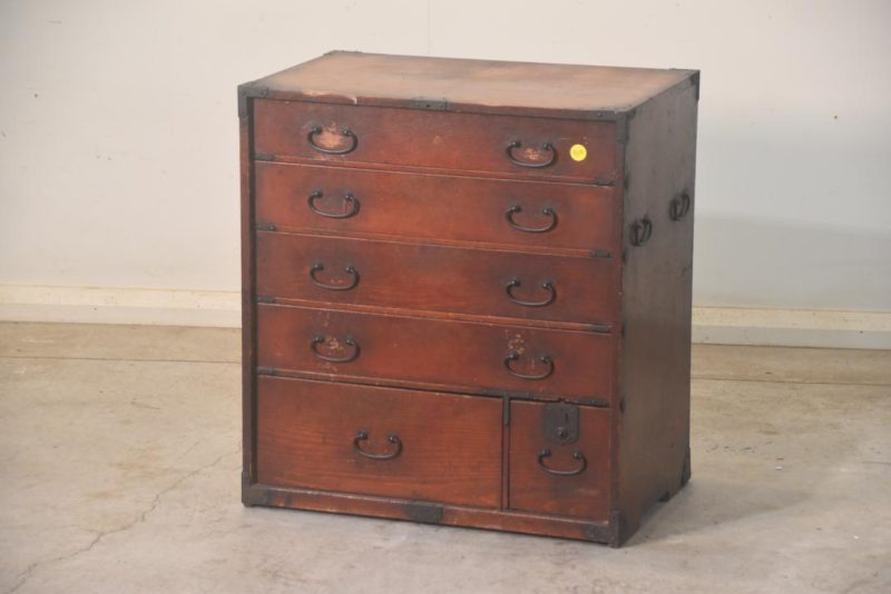 Lacquered Small Chest Width:620mm