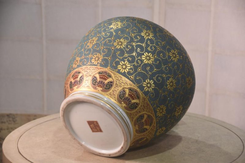 Japanese Pottery Kutani Dot Vase Width:310mm - Image 5