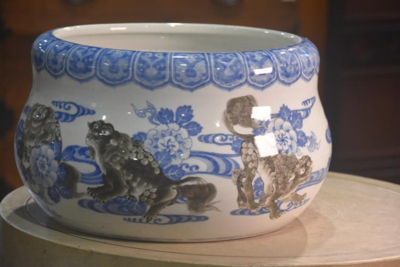 Vintage Porcelain Hibachi with Shishi Designs Width:410mm - Image 4