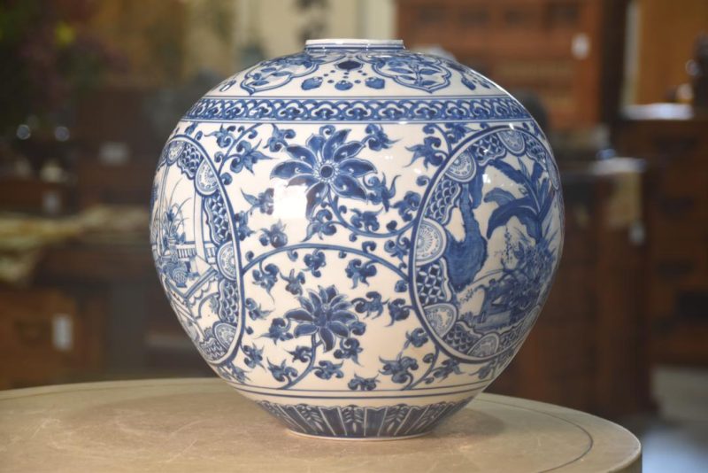 Japanese Blue and White Vase Height:300mm - Image 4