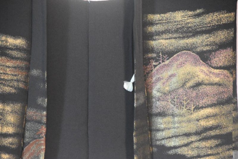 Luxurious Metallic Thread Embroidered Vintage Japanese Silk Haori Jacket - Image 11