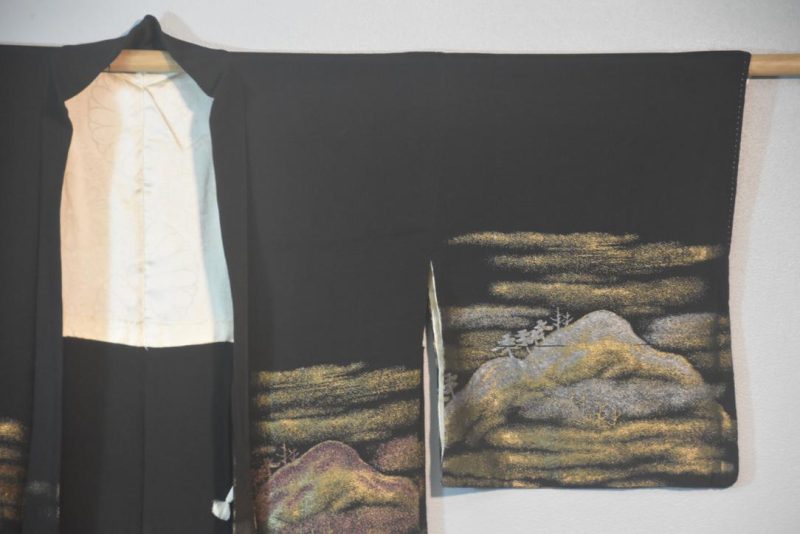 Luxurious Metallic Thread Embroidered Vintage Japanese Silk Haori Jacket - Image 5