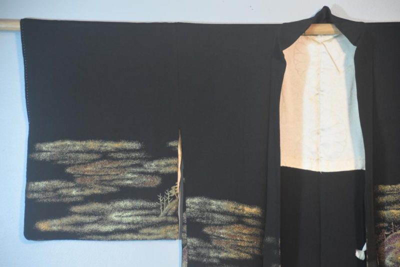 Luxurious Metallic Thread Embroidered Vintage Japanese Silk Haori Jacket - Image 4