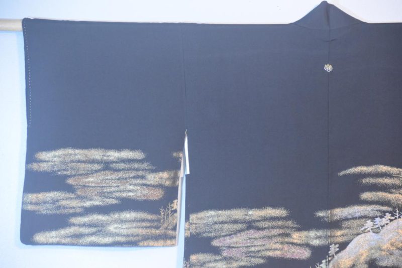 Luxurious Metallic Thread Embroidered Vintage Japanese Silk Haori Jacket - Image 8
