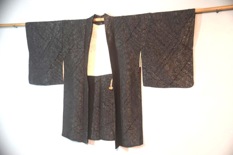 Black & Silver Geometric Metallic Thread Silk Haori Jacket - Image 4