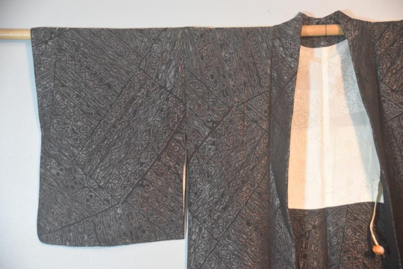 Black & Silver Geometric Metallic Thread Silk Haori Jacket - Image 3
