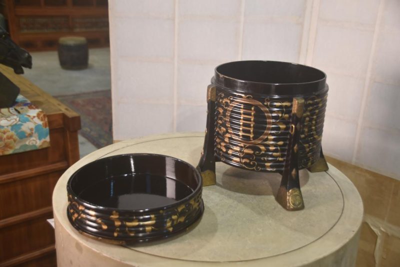 Maki-E Lacquered Hokkai with  Gilded Copper Hardware Height:265mm - Image 5