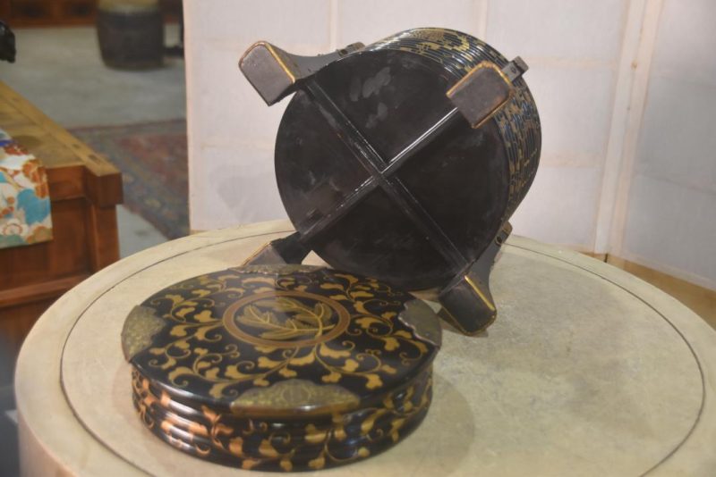 Maki-E Lacquered Hokkai with  Gilded Copper Hardware Height:265mm - Image 4