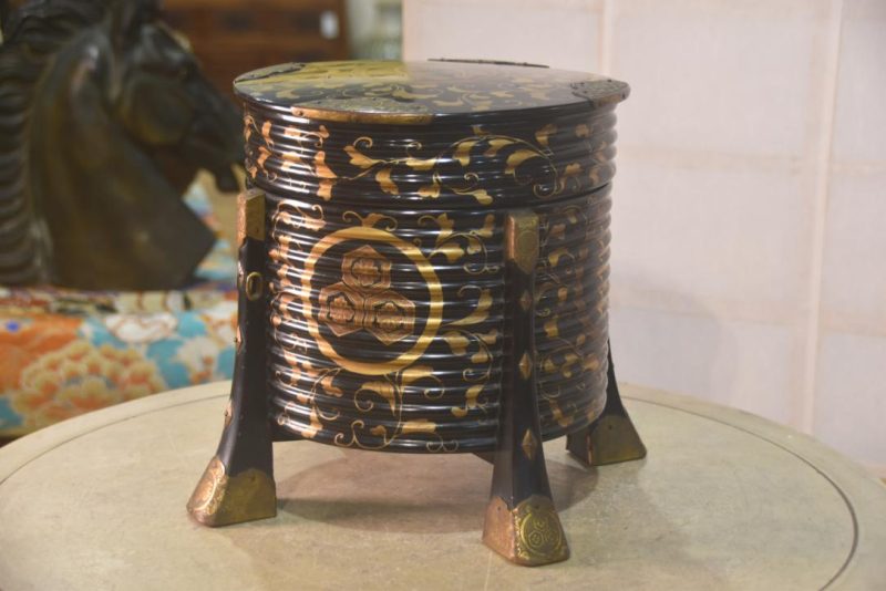 Maki-E Lacquered Hokkai with  Gilded Copper Hardware Height:265mm - Image 3