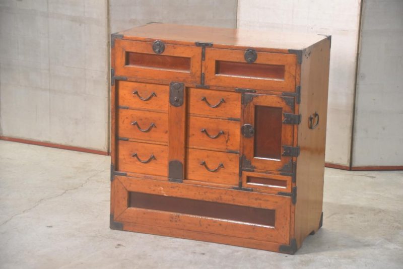 Kodansu Small Lacquered Chest Width:730mm