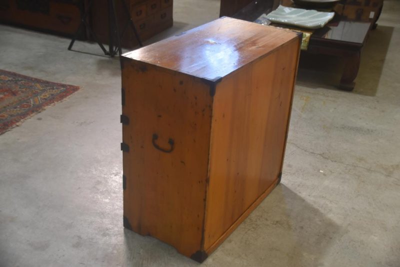 Kodansu Small Lacquered Chest Width:730mm - Image 10