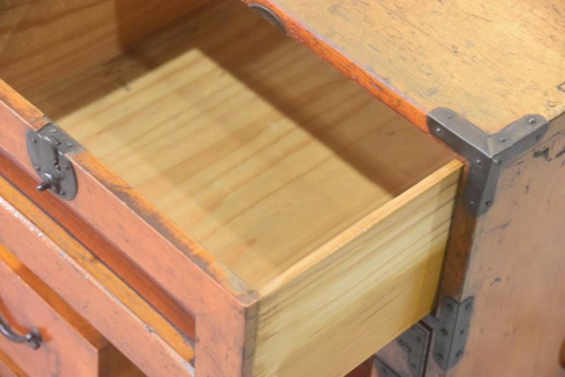 Kodansu Small Lacquered Chest Width:730mm - Image 5