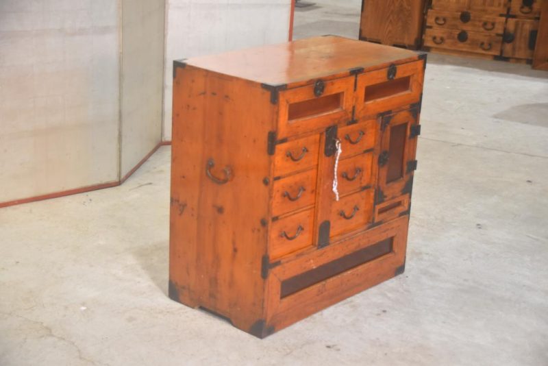 Kodansu Small Lacquered Chest Width:730mm - Image 3