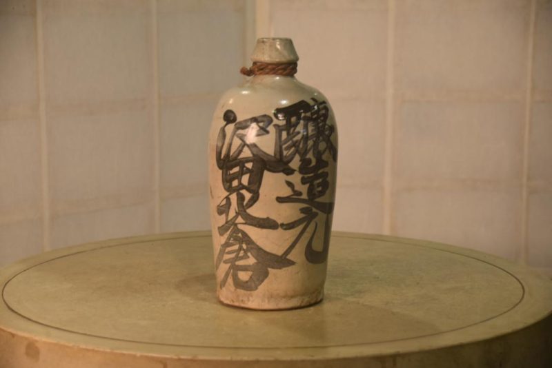Shigaraki Pottery Tokuri Sake Bottle Height:270mm - Image 4