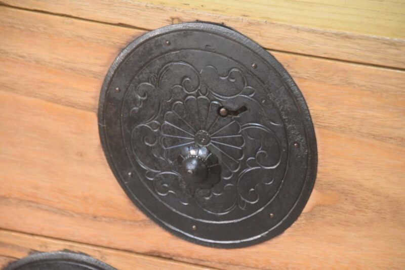Antique Clothing Chest  Width:1060mm - Image 2