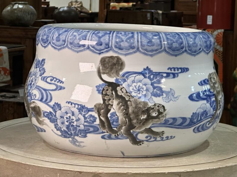 Vintage Porcelain Hibachi with Shishi Designs Width:410mm - Image 6