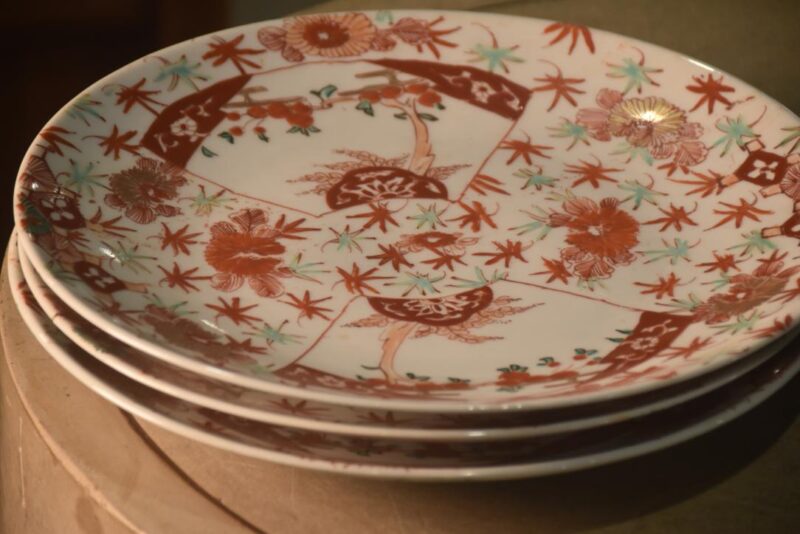 Set of 5 Japanese Imari Hand Painted Dinner Plates Width:310mm - Image 4