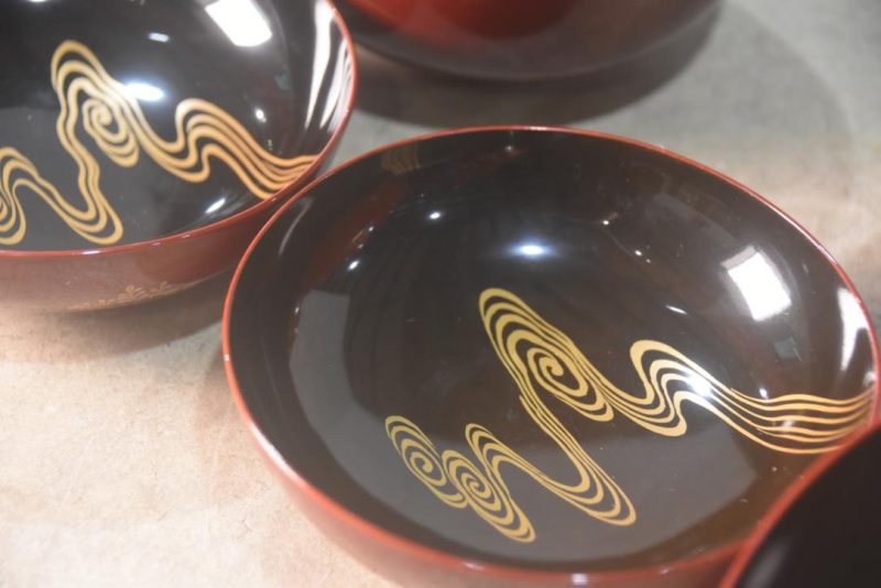 Set of 6 Japanese Lacquered Wood Maki-E Bowls - Image 5