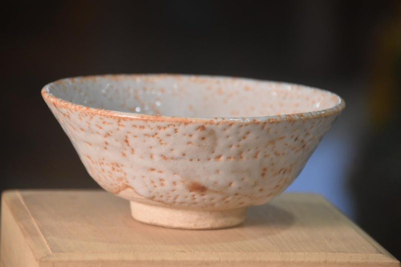 Shino Pottery Summer Chawan Tea Bowl in a wooden box Width:135mm