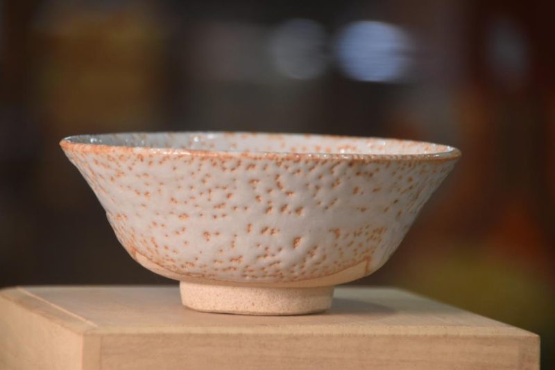Shino Pottery Summer Chawan Tea Bowl in a wooden box Width:135mm - Image 5