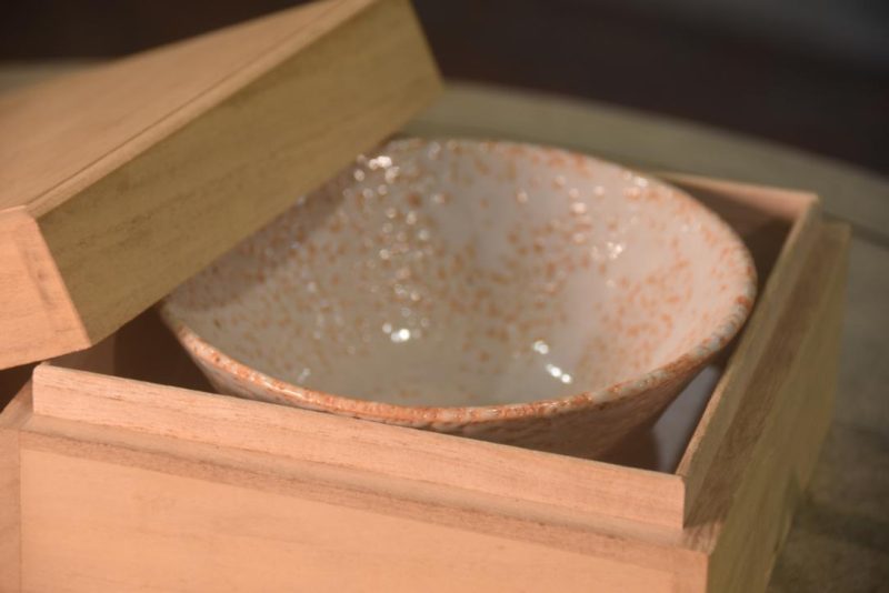 Shino Pottery Summer Chawan Tea Bowl in a wooden box Width:135mm - Image 6