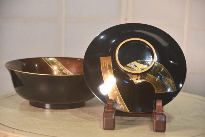 Black Japanese Lacquered Wood Bowl with Lid - Image 6