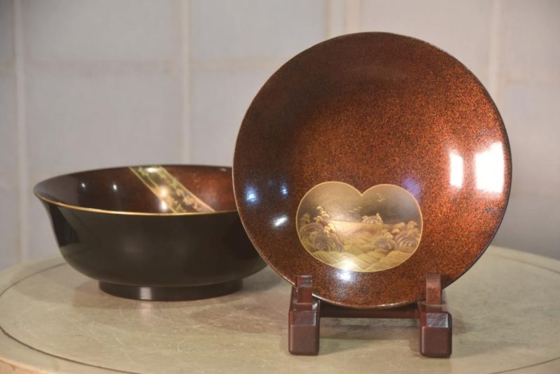 Black Japanese Lacquered Wood Bowl with Lid - Image 9