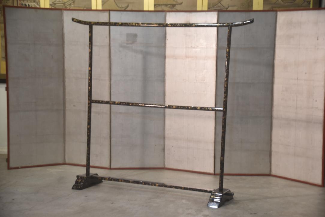 Japanese Lacquered Kimono Stand Width:1815mm