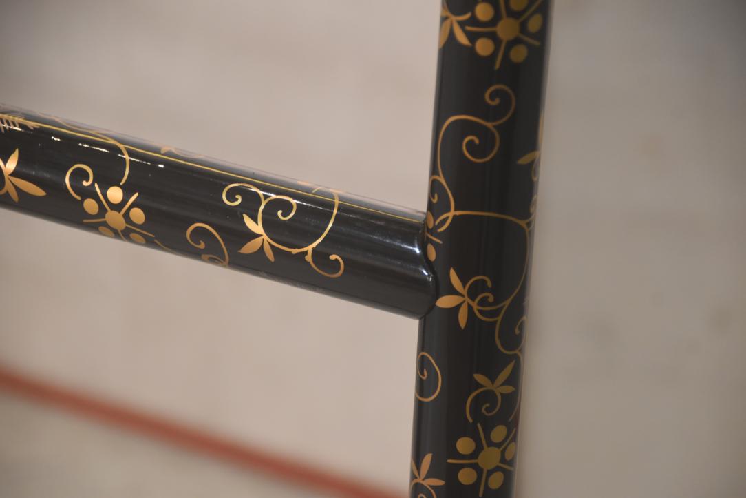 Japanese Lacquered Kimono Stand Width:1815mm - Image 12
