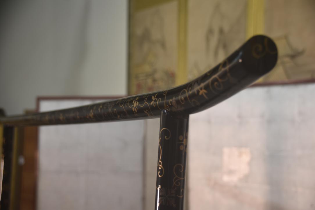 Japanese Lacquered Kimono Stand Width:1815mm - Image 10