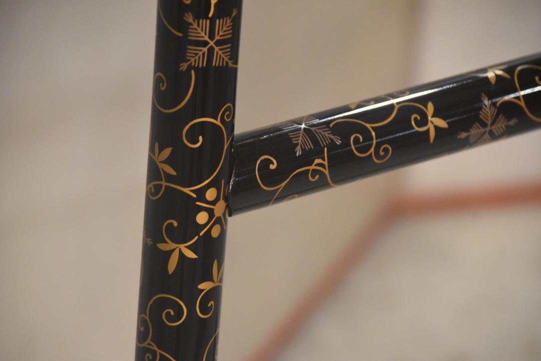 Japanese Lacquered Kimono Stand Width:1815mm - Image 4