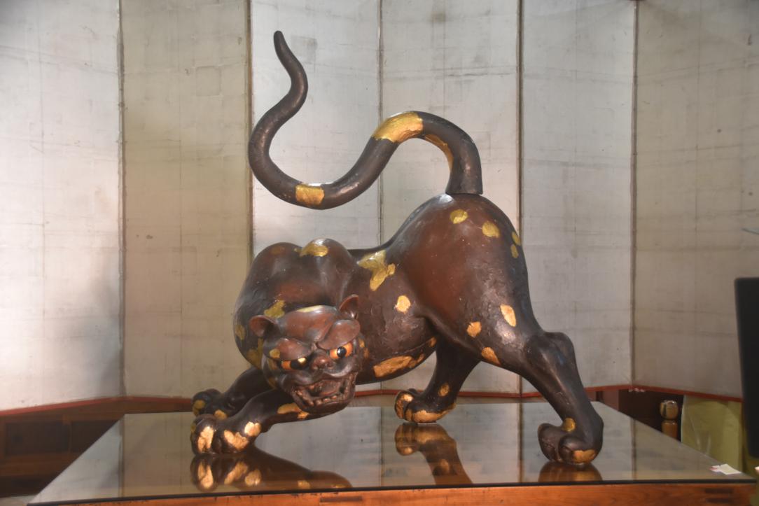 Japanese Edo Period Paper Mache Tiger Width:1220mm