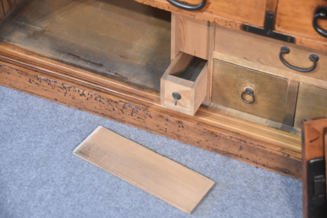 Meiji Period Osaka Region Merchant Chest Width:895mm - Image 8