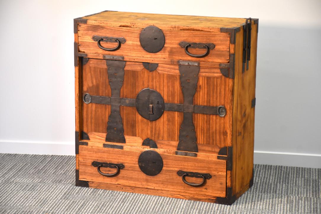 Meiji Period Tokyo Region Merchant's Chest in Paulownia Width:780mm