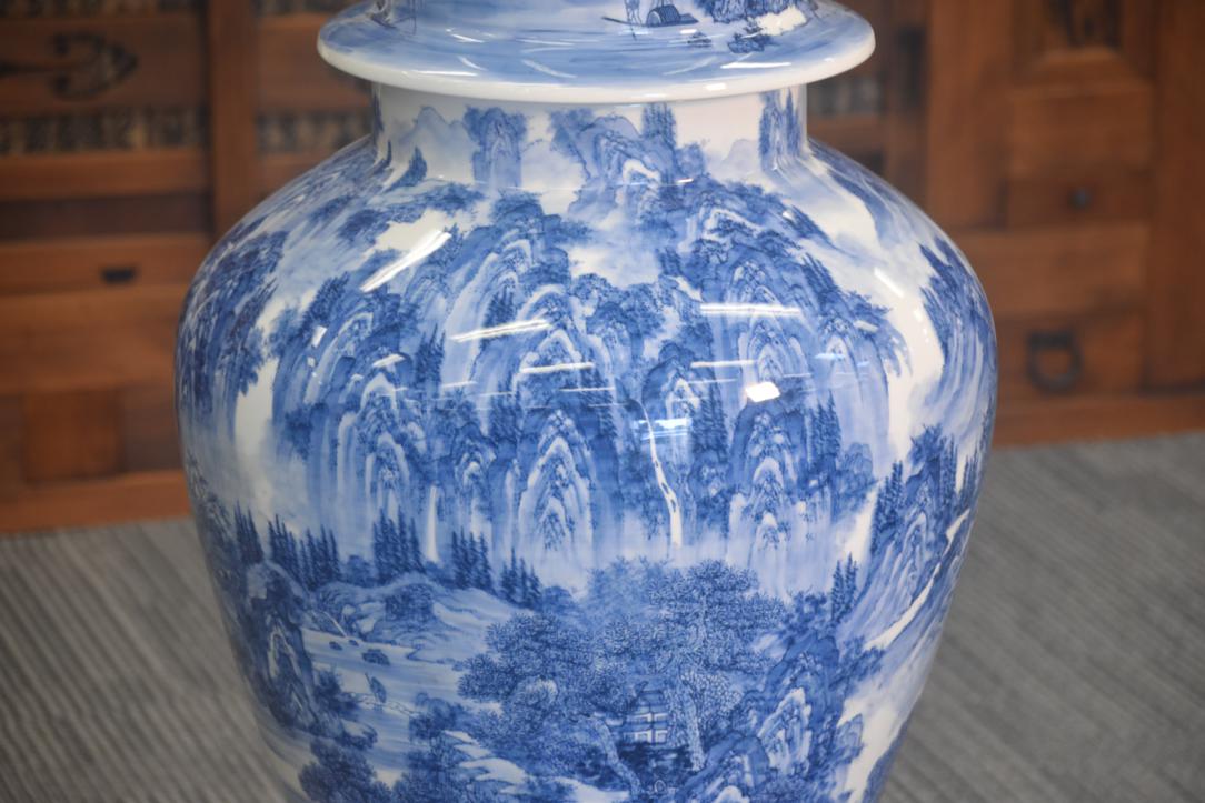 A Large Blue and White Japanese Lidded Imari Vase and Stand Height:1200mm - Image 9