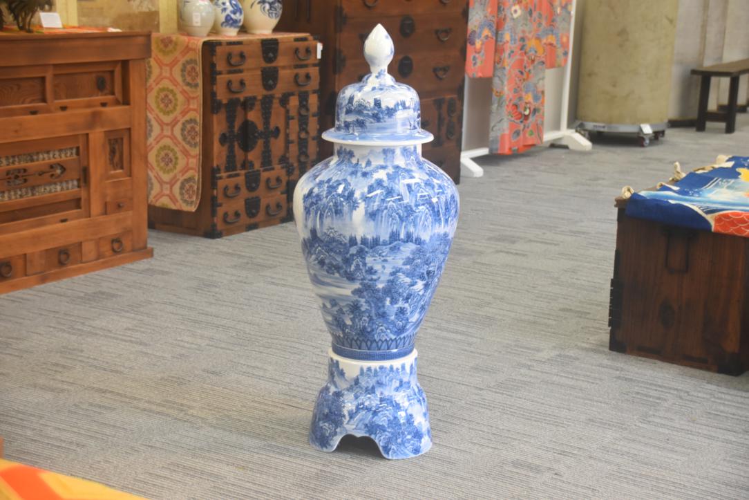 A Large Blue and White Japanese Lidded Imari Vase and Stand Height:1200mm - Image 7