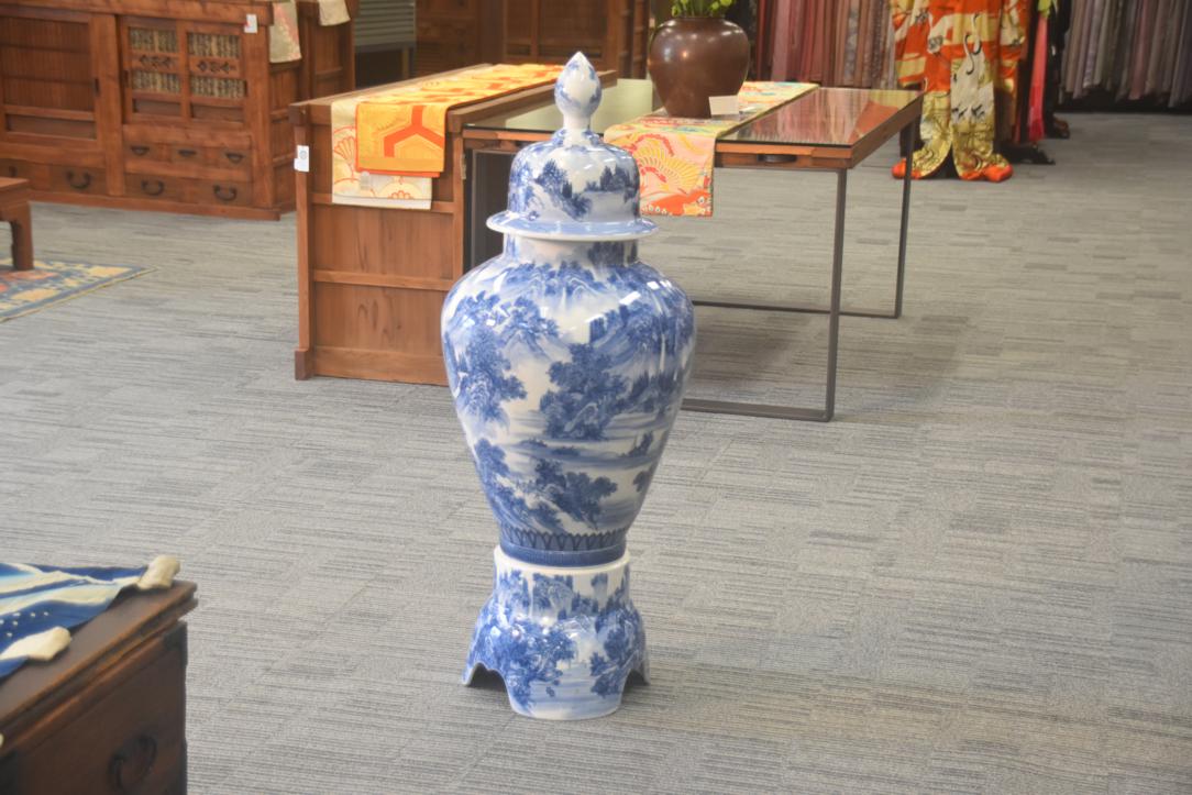 A Large Blue and White Japanese Lidded Imari Vase and Stand Height:1200mm - Image 5