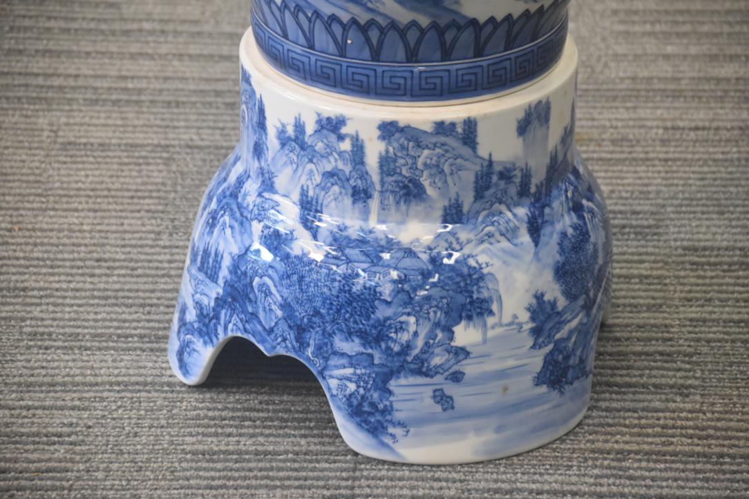 A Large Blue and White Japanese Lidded Imari Vase and Stand Height:1200mm - Image 6
